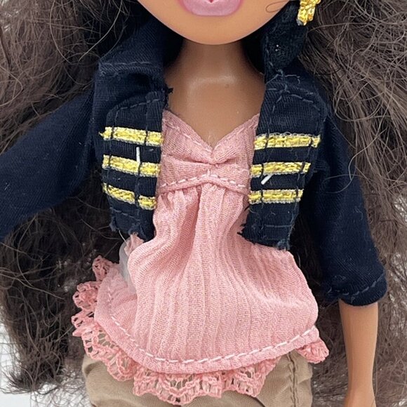 Bratz 10th Anniversary Yasmin 2010 10/10/10 Unlock Secret Surprise Online - Picture 3 of 10